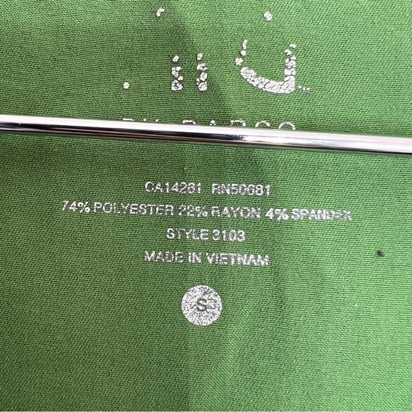 5/$25 NRG barco green scub top small - Picture 2 of 3